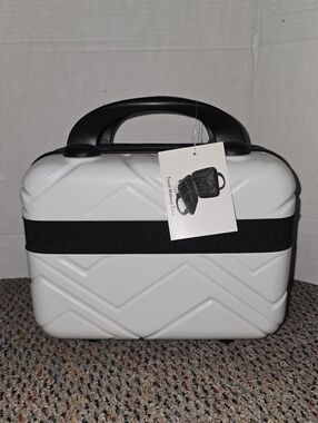 Walmart White Hard Shell Cosmetic Travel Case For Make-up Toiletries NWT